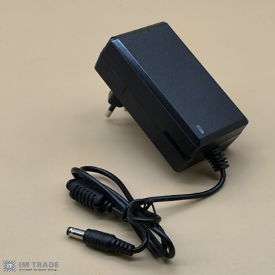 зарядка мережна 12V  3A ( 5,5мм)